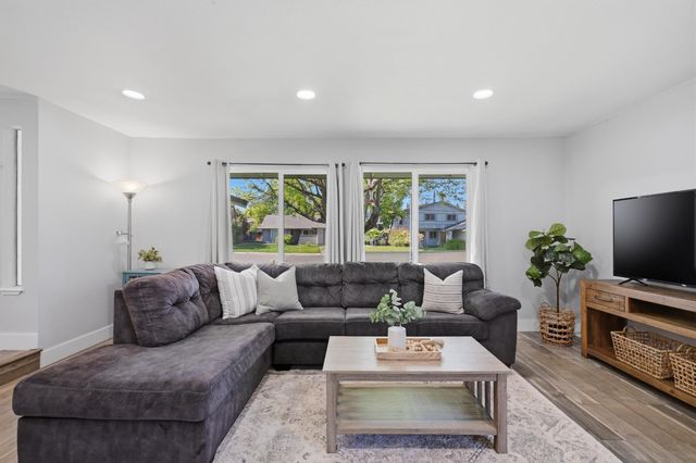 8128 Canyon Oak Dr, Citrus Heights, CA 95610