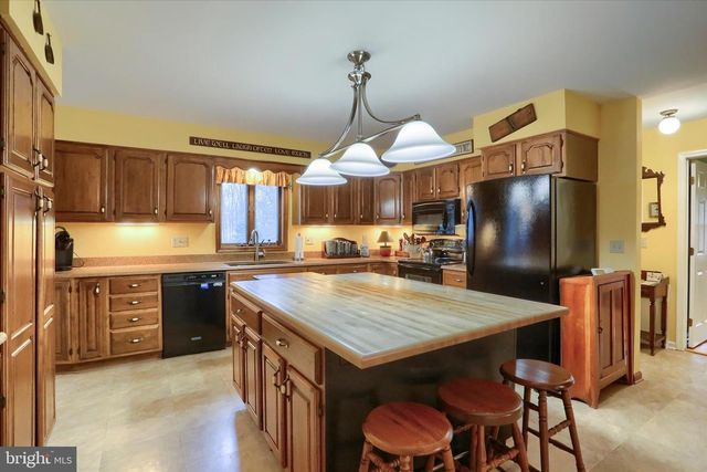 1854 W LISBURN ROAD, Carlisle, PA 17015