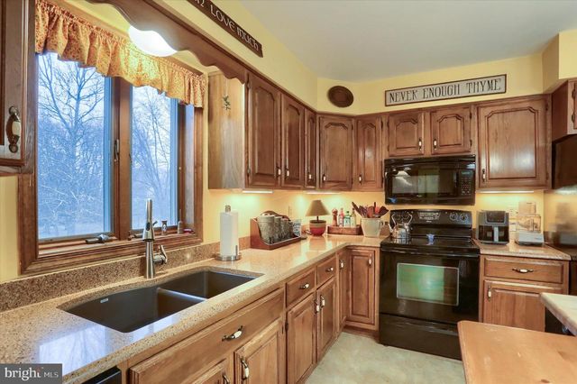 1854 W LISBURN ROAD, Carlisle, PA 17015