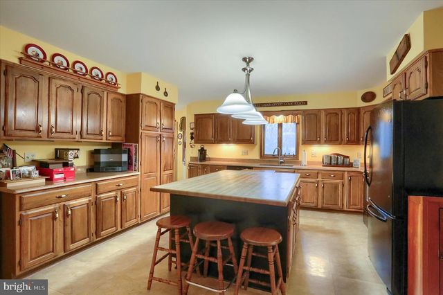 1854 W LISBURN ROAD, Carlisle, PA 17015