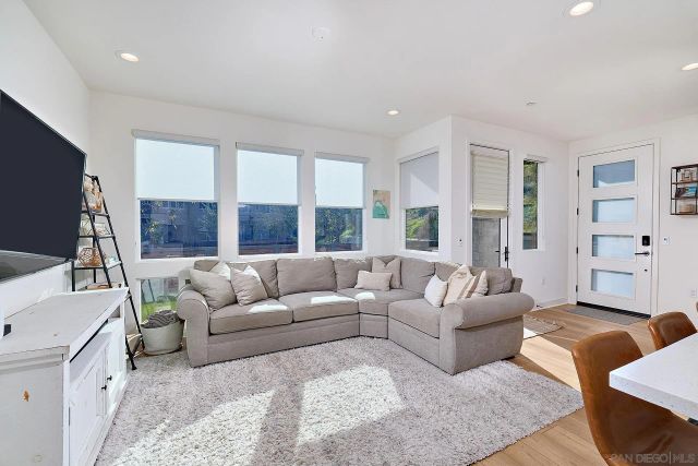 10992 Lotta Ct, San Diego, CA 92126