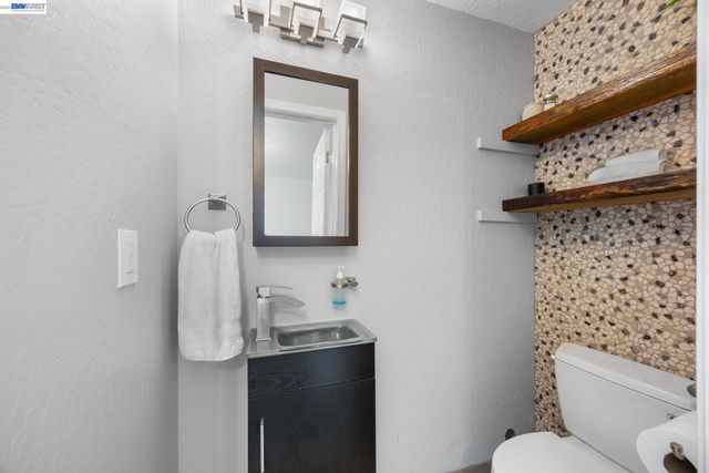 2672 Watson St, Castro Valley, CA 94546