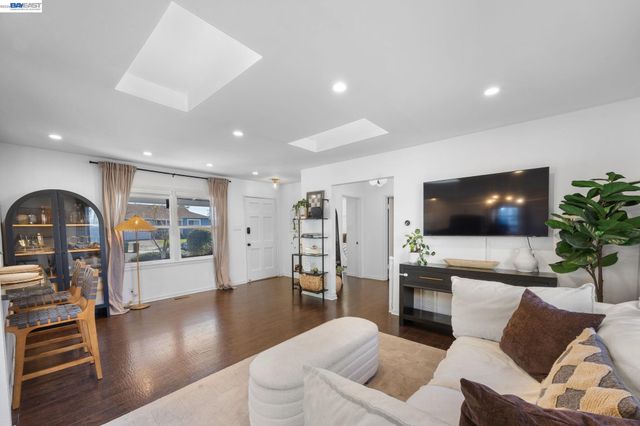 2672 Watson St, Castro Valley, CA 94546