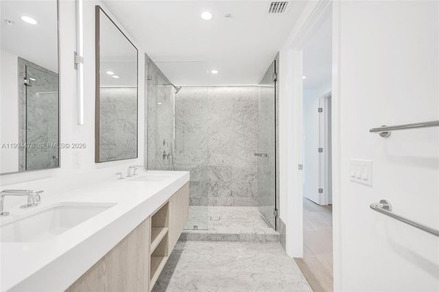 9221 E Bay Harbor Dr 210, Bay Harbor Islands, FL 33154