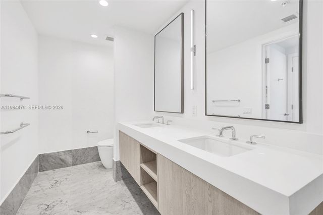 9221 E Bay Harbor Dr 210, Bay Harbor Islands, FL 33154