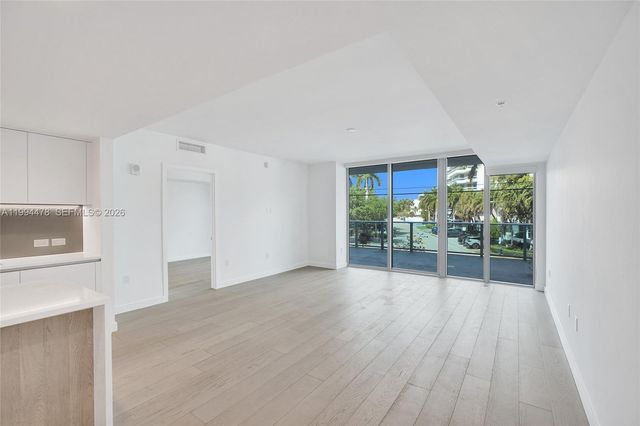 9221 E Bay Harbor Dr 210, Bay Harbor Islands, FL 33154