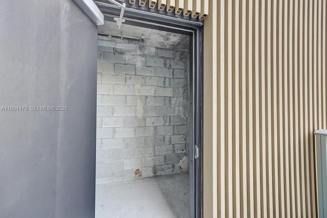 9221 E Bay Harbor Dr 210, Bay Harbor Islands, FL 33154