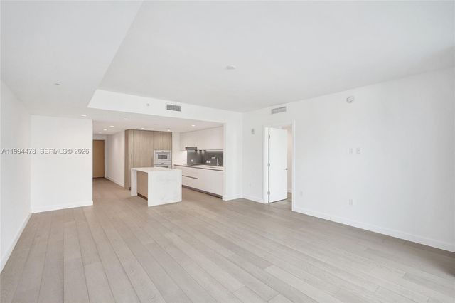 9221 E Bay Harbor Dr 210, Bay Harbor Islands, FL 33154