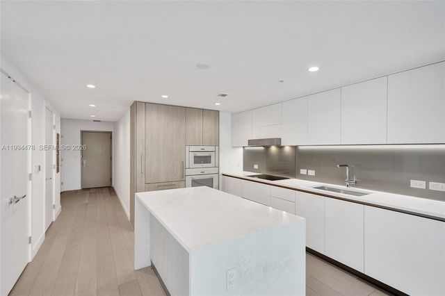 9221 E Bay Harbor Dr 210, Bay Harbor Islands, FL 33154