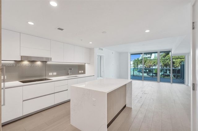 9221 E Bay Harbor Dr 210, Bay Harbor Islands, FL 33154