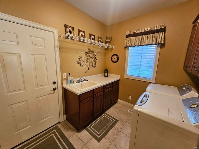 1060 Jefferson Court, Newburgh, IN 47630