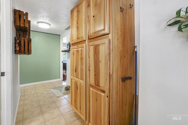 939 Rosemont Dr, Twin Falls, ID 83301