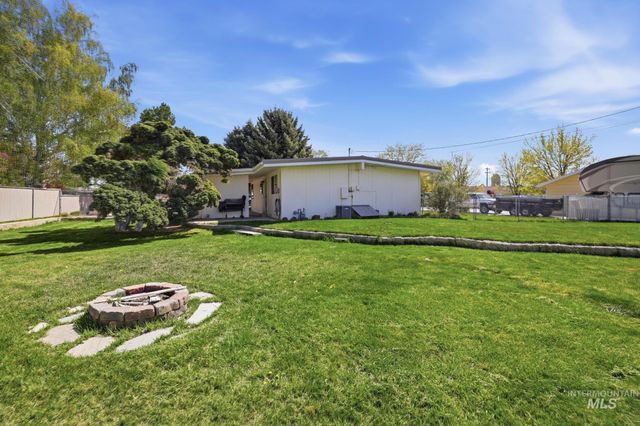 939 Rosemont Dr, Twin Falls, ID 83301