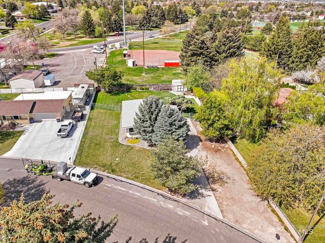 939 Rosemont Dr, Twin Falls, ID 83301
