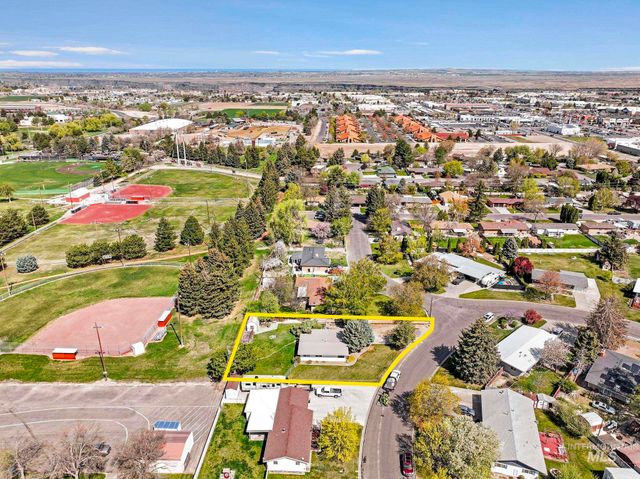 939 Rosemont Dr, Twin Falls, ID 83301