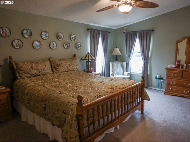 225 KNOLL TERRACE Dr, Canyonville, OR 97417