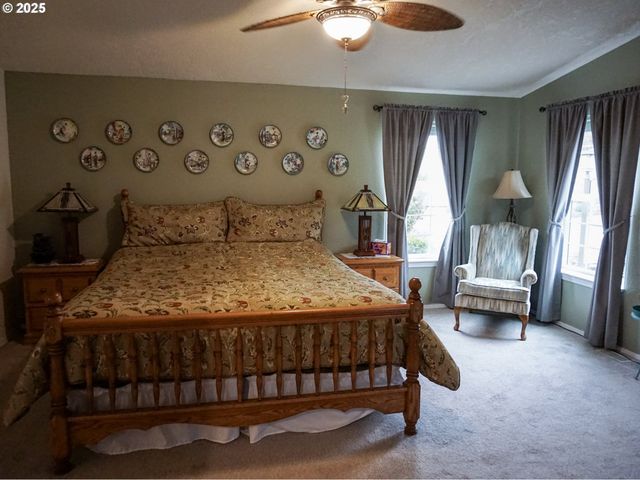 225 KNOLL TERRACE Dr, Canyonville, OR 97417