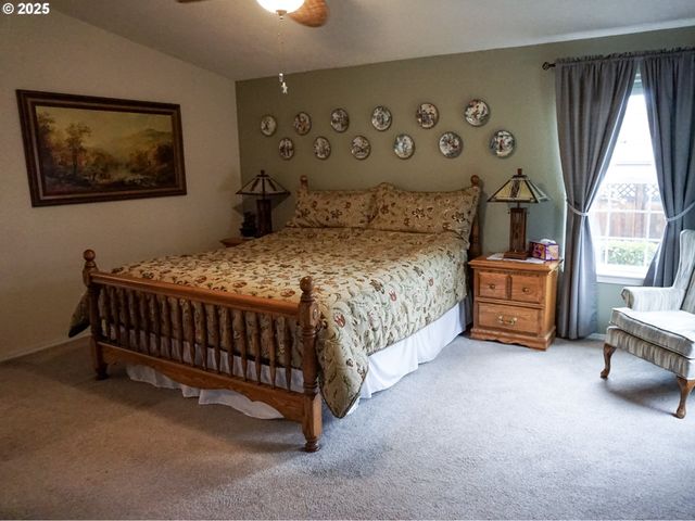 225 KNOLL TERRACE Dr, Canyonville, OR 97417