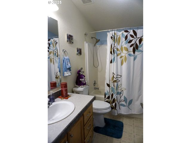 225 KNOLL TERRACE Dr, Canyonville, OR 97417