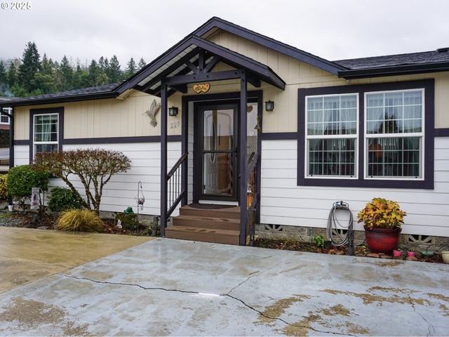 225 KNOLL TERRACE Dr, Canyonville, OR 97417