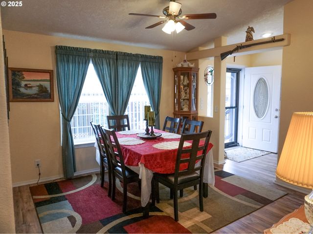 225 KNOLL TERRACE Dr, Canyonville, OR 97417