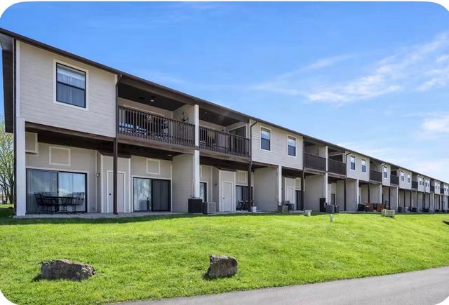 100 Getaway Circle 104, Kimberling City, MO 65686