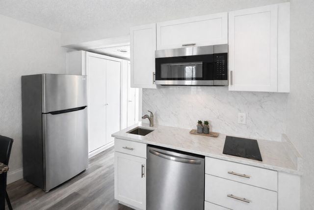 100 Getaway Circle 104, Kimberling City, MO 65686