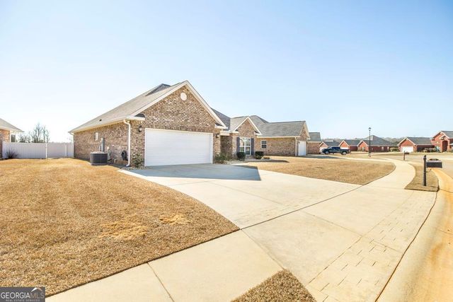 420 Lamplight Drive, Byron, GA 31008