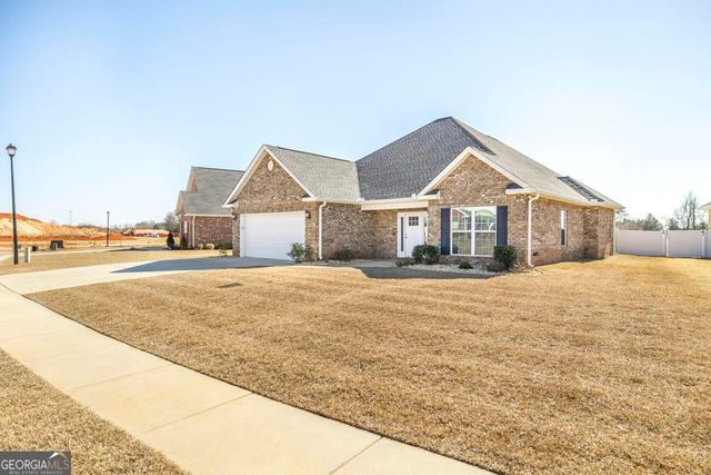 420 Lamplight Drive, Byron, GA 31008