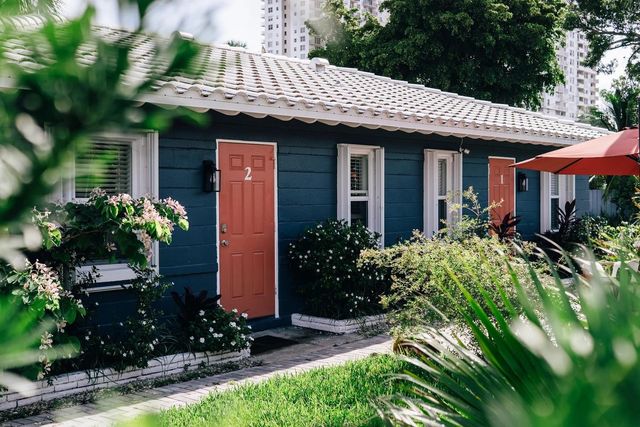 213 Hibiscus Avenue, Pompano Beach, FL 33062