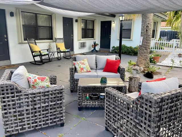 213 Hibiscus Avenue, Pompano Beach, FL 33062