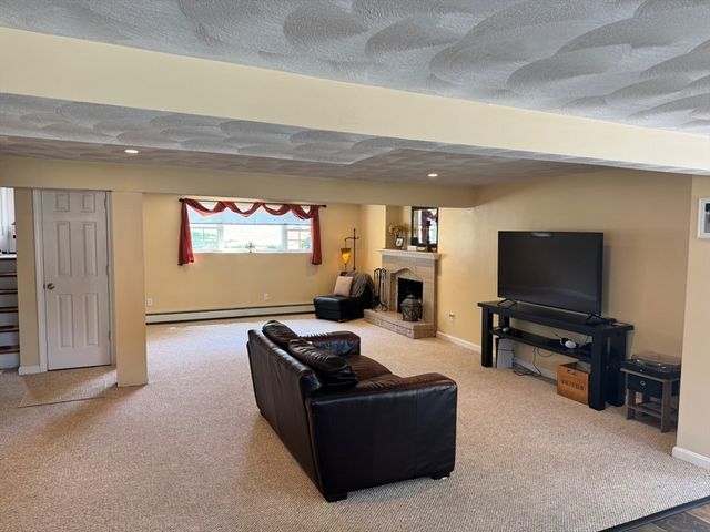 3 Berkshire Rd, Peabody, MA 01960