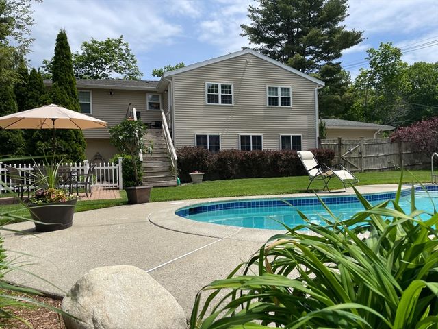 3 Berkshire Rd, Peabody, MA 01960