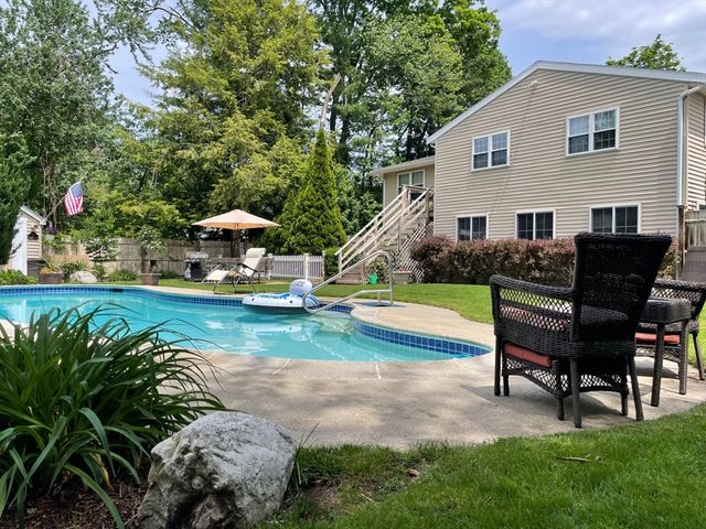 3 Berkshire Rd, Peabody, MA 01960