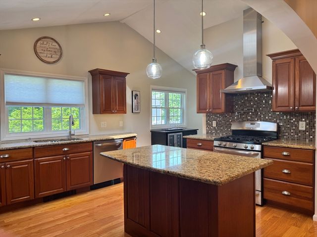 3 Berkshire Rd, Peabody, MA 01960