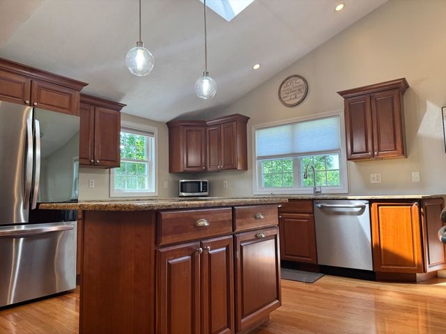 3 Berkshire Rd, Peabody, MA 01960