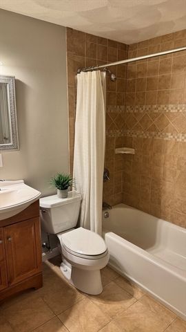 3 Berkshire Rd, Peabody, MA 01960