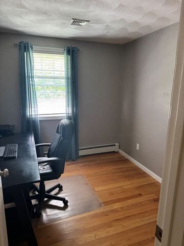 3 Berkshire Rd, Peabody, MA 01960