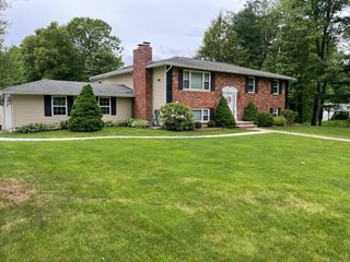 3 Berkshire Rd, Peabody, MA 01960