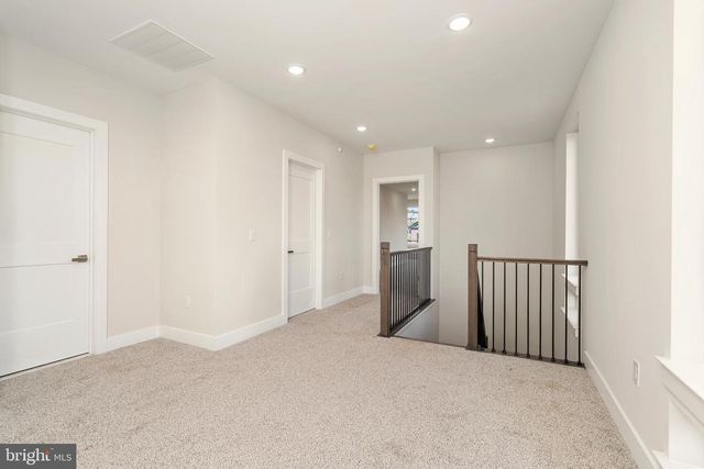 94 VILLAGE DR, Skillman, NJ 08558