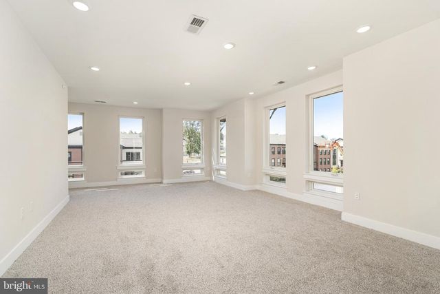 94 VILLAGE DR, Skillman, NJ 08558