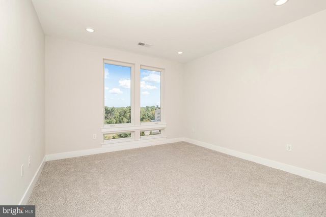 94 VILLAGE DR, Skillman, NJ 08558
