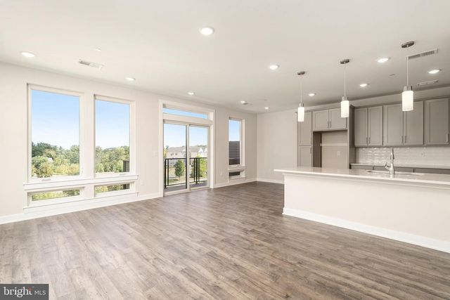 94 VILLAGE DR, Skillman, NJ 08558