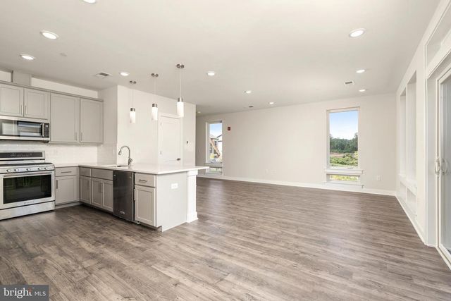 94 VILLAGE DR, Skillman, NJ 08558