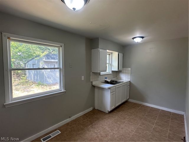12510 Summerland Avenue, Cleveland, OH 44111