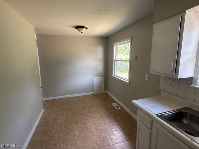 12510 Summerland Avenue, Cleveland, OH 44111