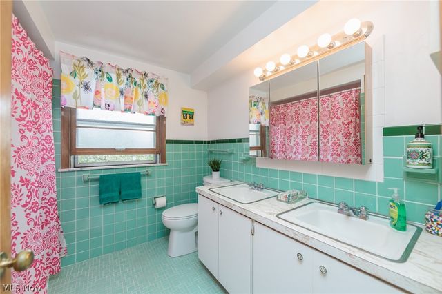 22636 Locust Lane, Rocky River, OH 44116