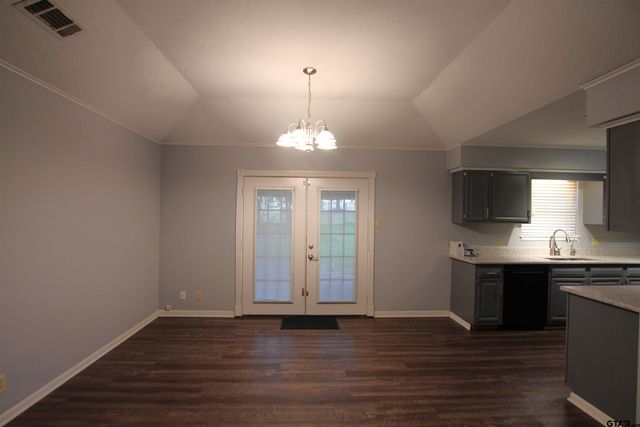 305 LAKEVIEW ST, Whitehouse, TX 75791