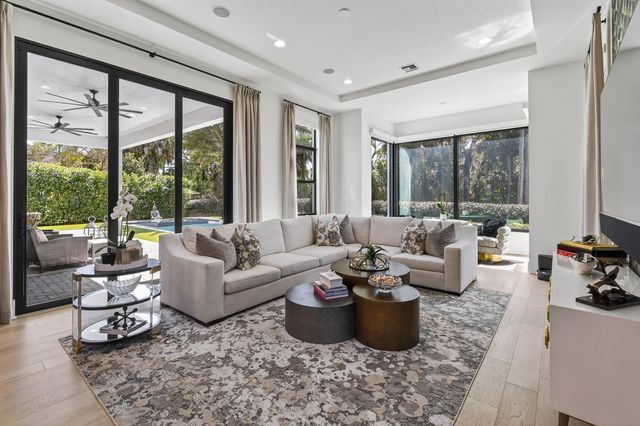 13590 Artisan Circle, Palm Beach Gardens, FL 33418