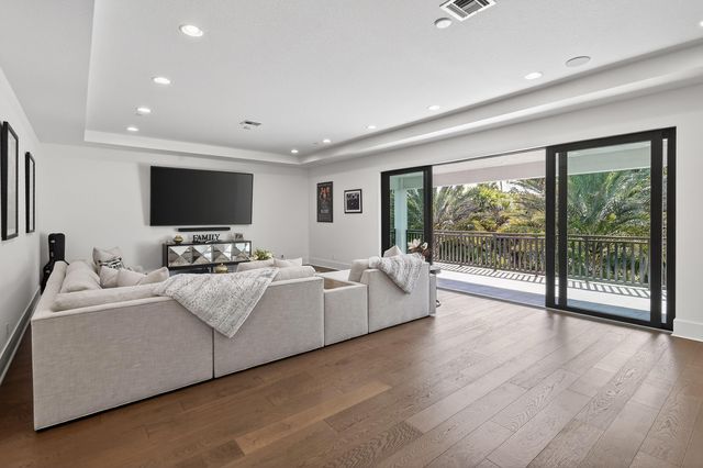 13590 Artisan Circle, Palm Beach Gardens, FL 33418